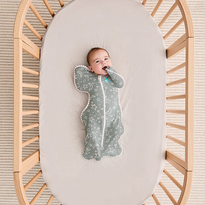 Can newborns sleep on their side?