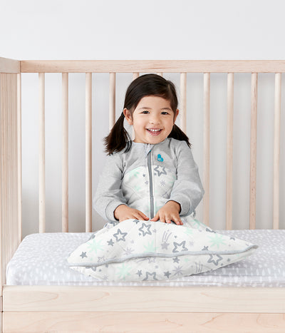 Our Love to Dream Sleep Bag™ Extra Warm is a super snuggly, wearable blanket – designed to eliminate the need for loose blankets in the cot & ensuring a more comfortable sleep, day or night. With 3.5 TOG fabric, it is perfect for keeping your little one warm through chilly winter weather.