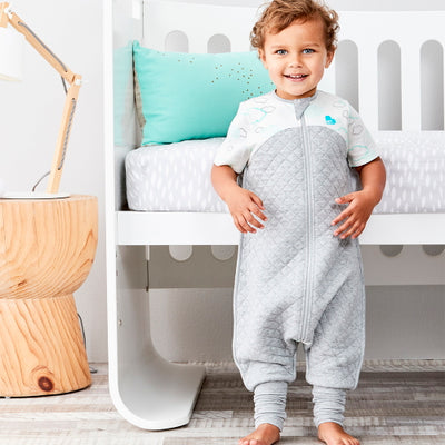 The Love to Dream Sleep Suit™ 1.0 TOG is the perfect sleep suit for your growing young one. The '2 in 1’ feet can be covered for bedtime, or uncovered for playtime. The foot cuffs, made from jersey-knit cotton, provide extra snugness and feature anti-slip dots for safer play.
