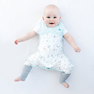 The Love to Dream Sleep Suit Lite is the perfect summer sleepsuit for your growing young one. The ‘2 in 1’ feet can be covered for bedtime, or uncovered for playtime. The foot cuffs are made from jersey-knit cotton for extra snugness and feature anti-slip dots for safer play. 