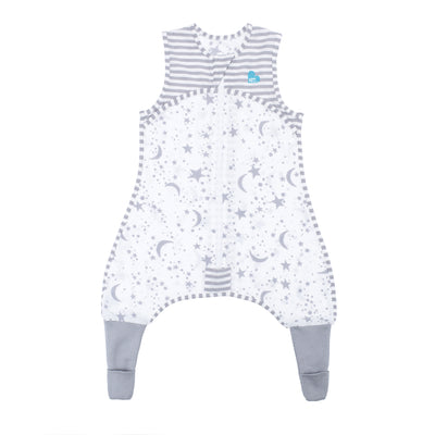 The Love to Dream Sleep Suit Lite is the perfect summer sleepsuit for your growing young one. The ‘2 in 1’ feet can be covered for bedtime or uncovered for playtime. The foot cuffs are made from jersey-knit cotton for extra snugness and feature anti-slip dots for safer play.