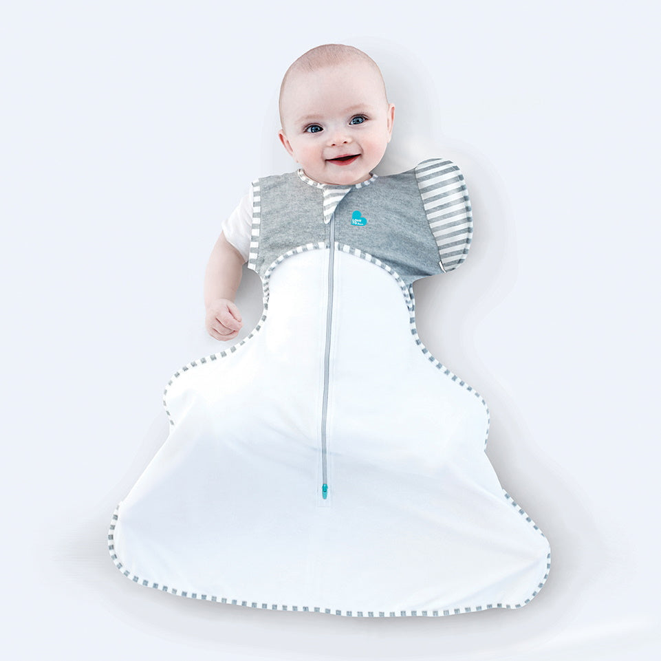 Designed with a wider fit at the bottom, this 1.0 TOG Transition Bag can be worn over a Hip Dysplasia harness or brace. Soft fabric at the base of the swaddle delivers extra stretch and flexion for hips and legs, making this a certified ‘hip-healthy’ design approved by the International Hip Dysplasia Institute.