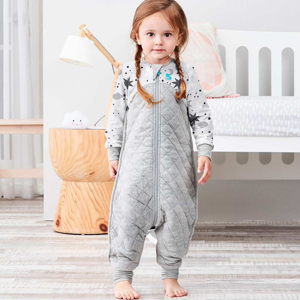 The Love to Dream Sleep Suit™ 3.5 TOG is the perfect winter sleepsuit for your growing young one. The ‘2 in 1’ feet can be covered for bedtime, or uncovered for playtime. The foot cuffs are made from jersey-knit cotton for extra snugness and feature anti-slip dots for safer play.