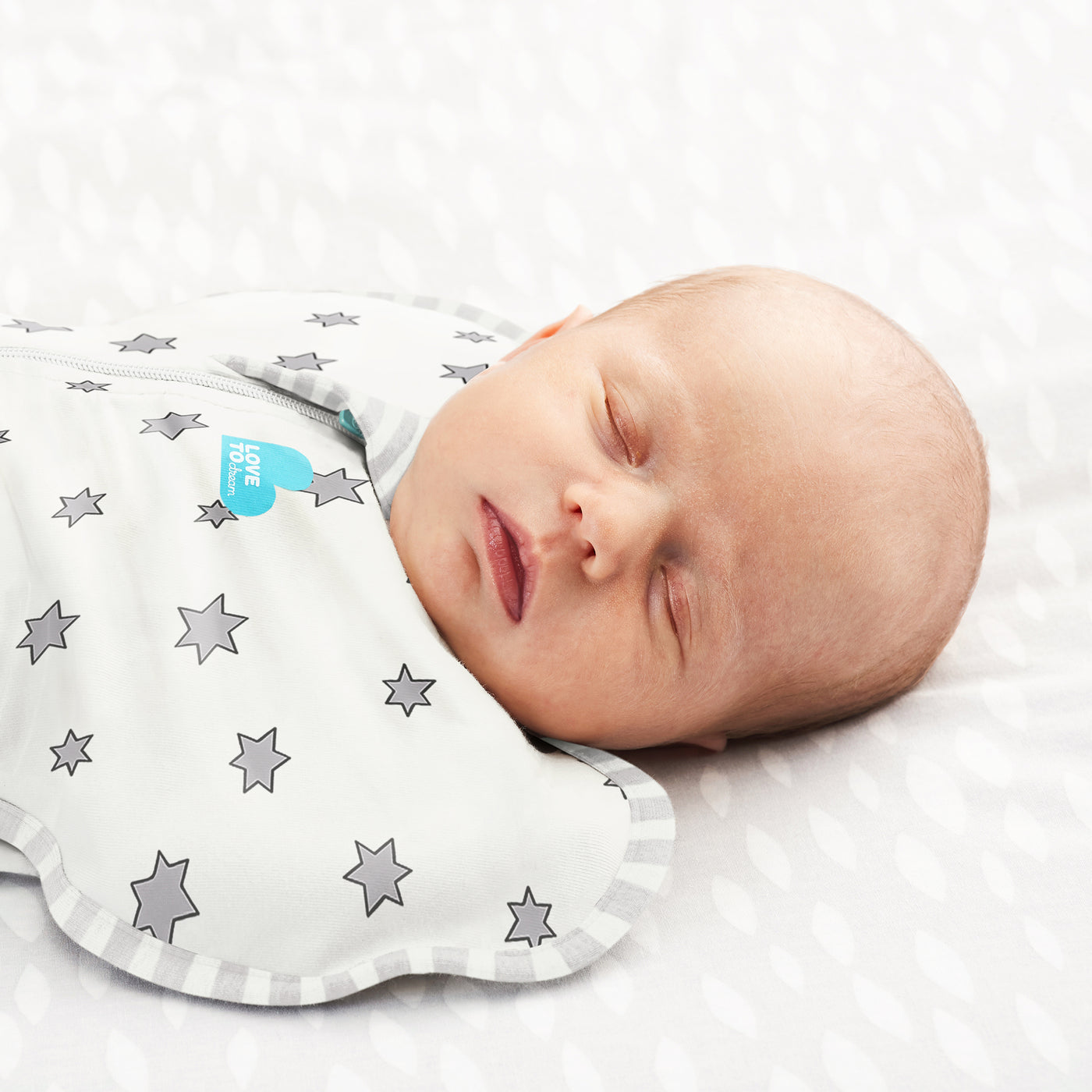 The Lite 0.2 TOG version of the Original Swaddle Up™ is for keeping your baby cool in warmer weather. With patented Arms Up™ 'wings', the Love to Dream Swaddle Up will support your baby to sleep in their natural position and self-soothe, which means more sleep for you and your baby.