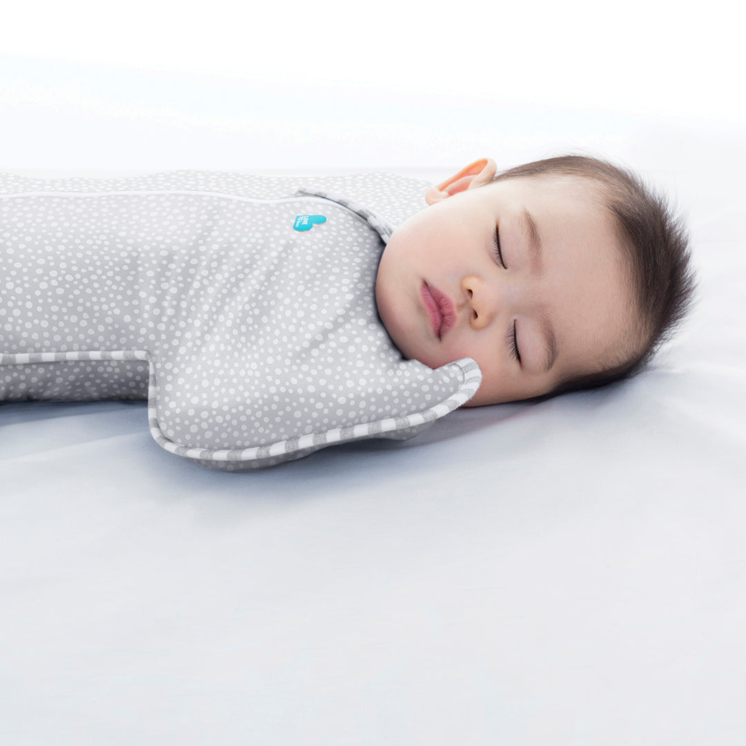 Love to Dream’s Swaddle Up™ is the only zip-up swaddle with patented “wings” that allows your baby to sleep in a natural Arms Up™ position for true Self-Soothing™. Made with luxury bamboo fabric, this swaddle is dreamily soft.