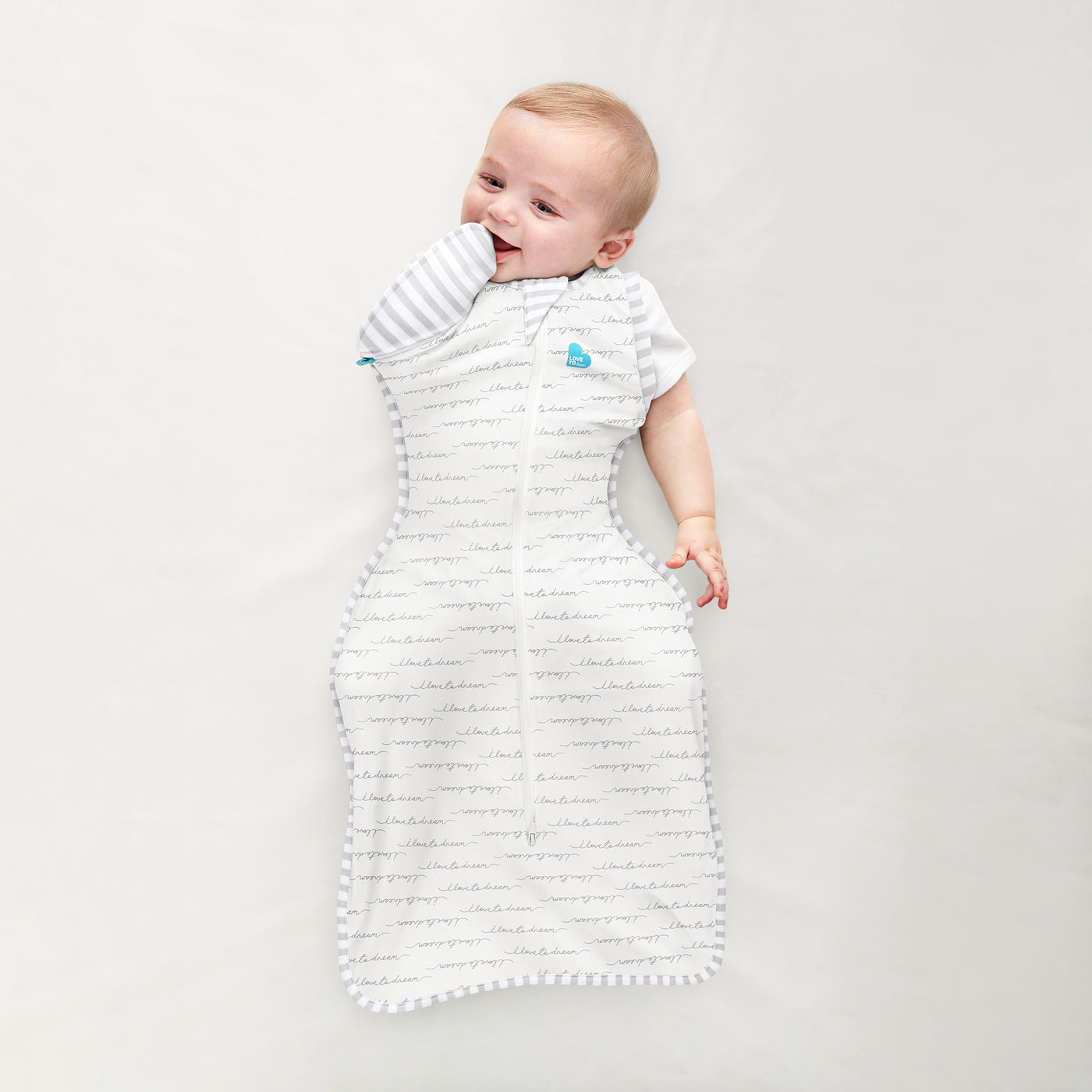 The Swaddle Up™ Transition Bag helps your baby to gradually adjust to sleeping unswaddled. Simply unzip one wing – either as baby sleeps or when dressing them – for a few sleep cycles to help your baby get used to the sensation of sleeping with one arm free. Complete the transition by simply removing the second wing!